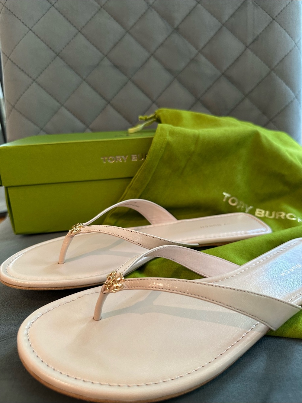 Tory Burch Shell Pink Classic Flip Flop Leather Thong Sandals NWT - Picture 1 of 6